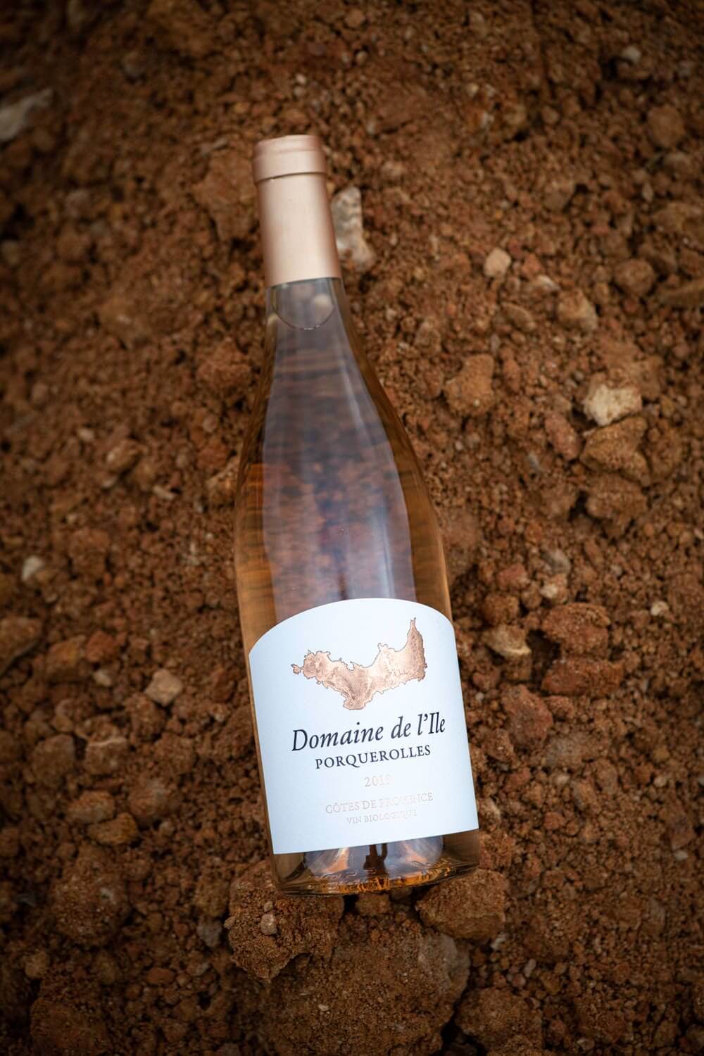 Vin rosé du Domaine de l’Ile provenant des vignes de l’île de Porquerolles