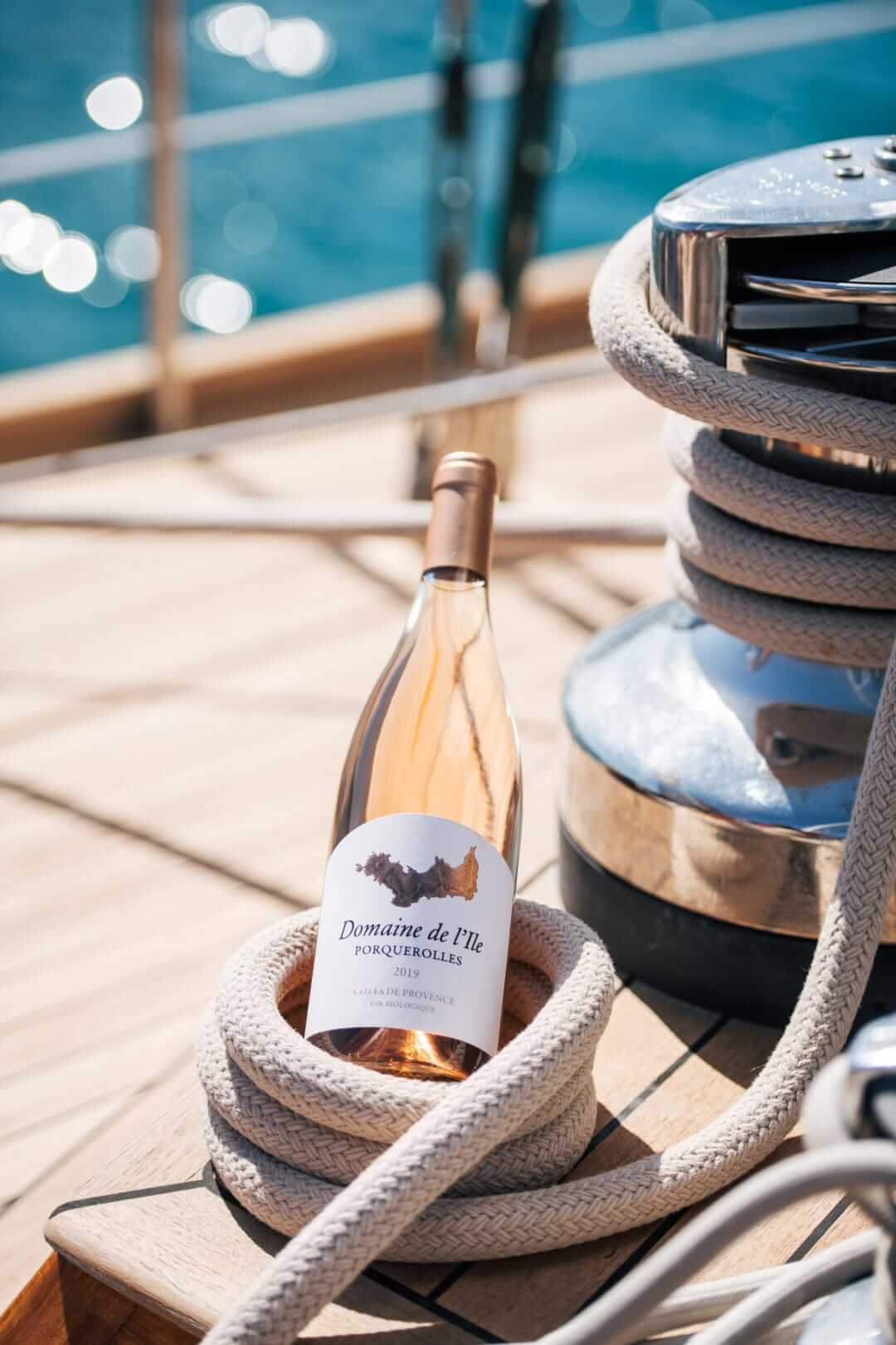 Vin rosé du Domaine de l’Ile provenant des vignes de l’île de Porquerolles